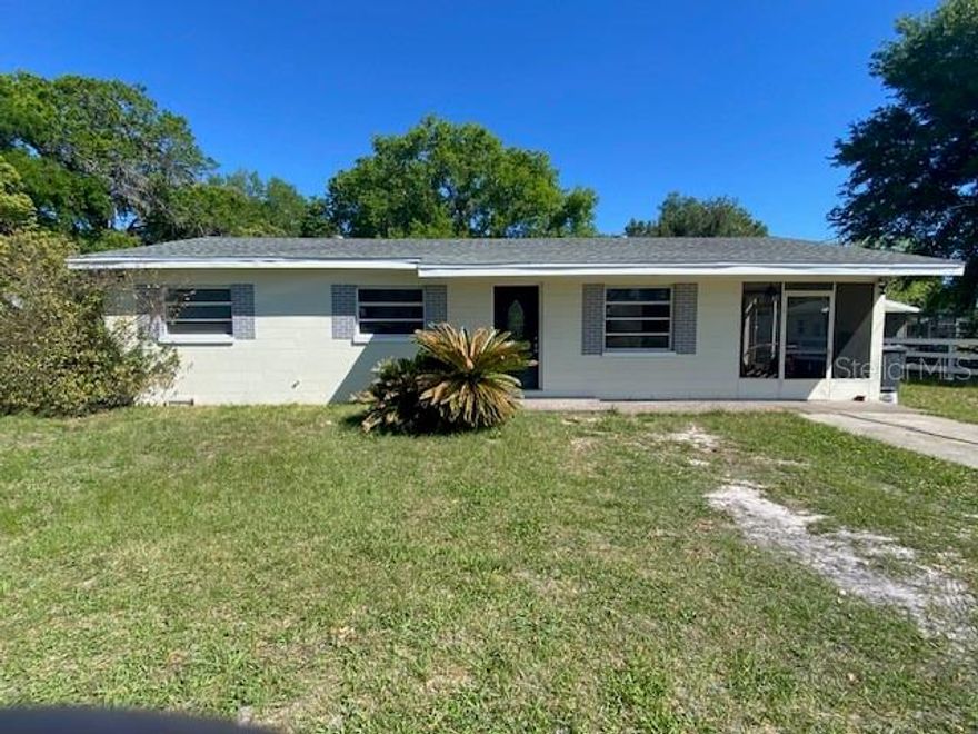 Centrally located 3 Bed/ 2 Bath home available for rent. The home features a living room, dining room, 3 bedrooms, 2 bathrooms, inside laundry room, and a screened porch. There is plenty of room for storage of recreational vehicles.