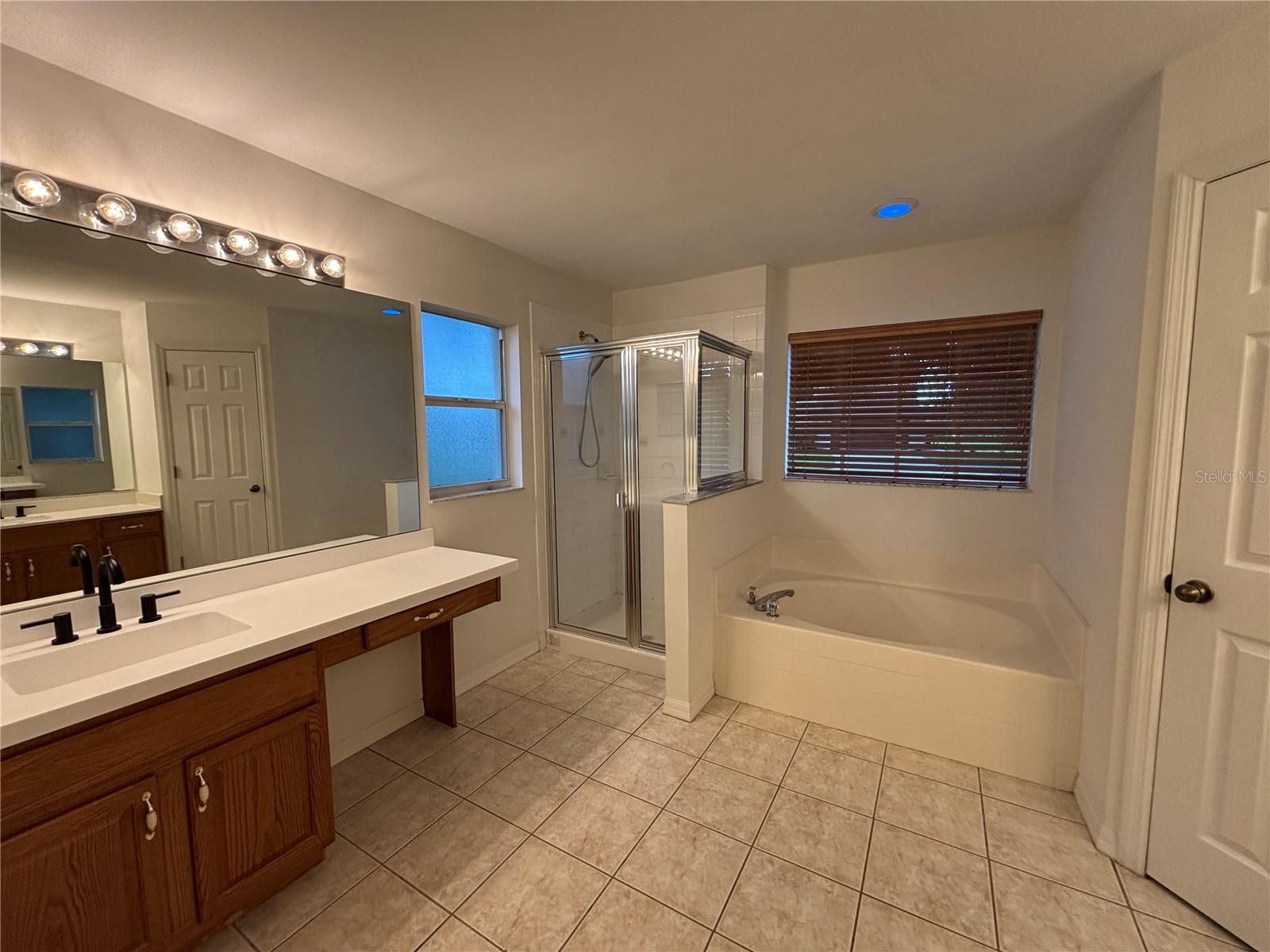 ENCLAVE/LKS/THREE OAKS PH 1 - Residential Lease