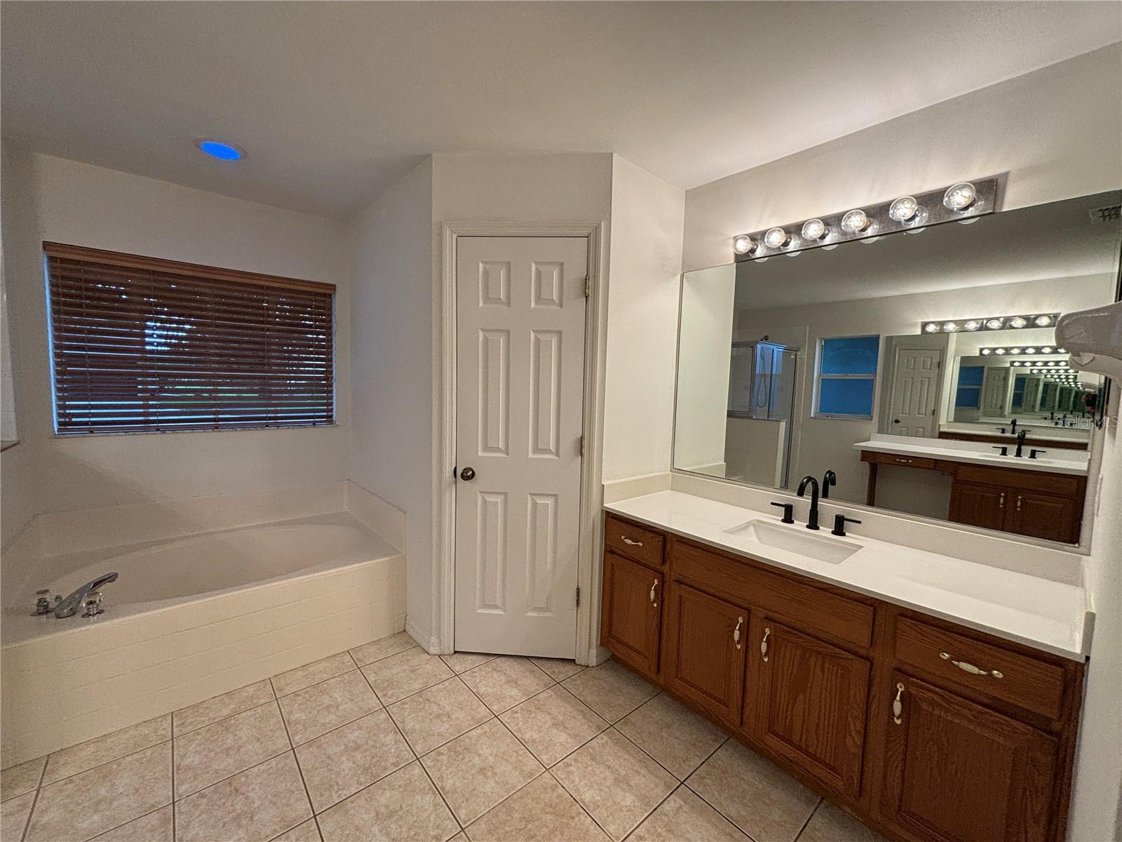 ENCLAVE/LKS/THREE OAKS PH 1 - Residential Lease