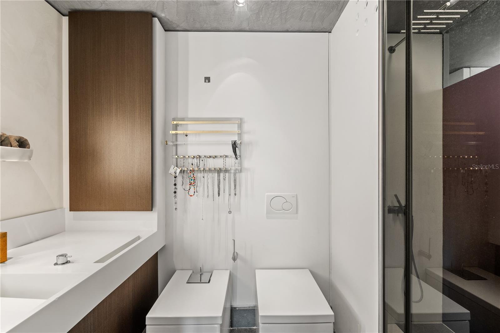 MCLEARY 1800 PH 2 - Residential Lease