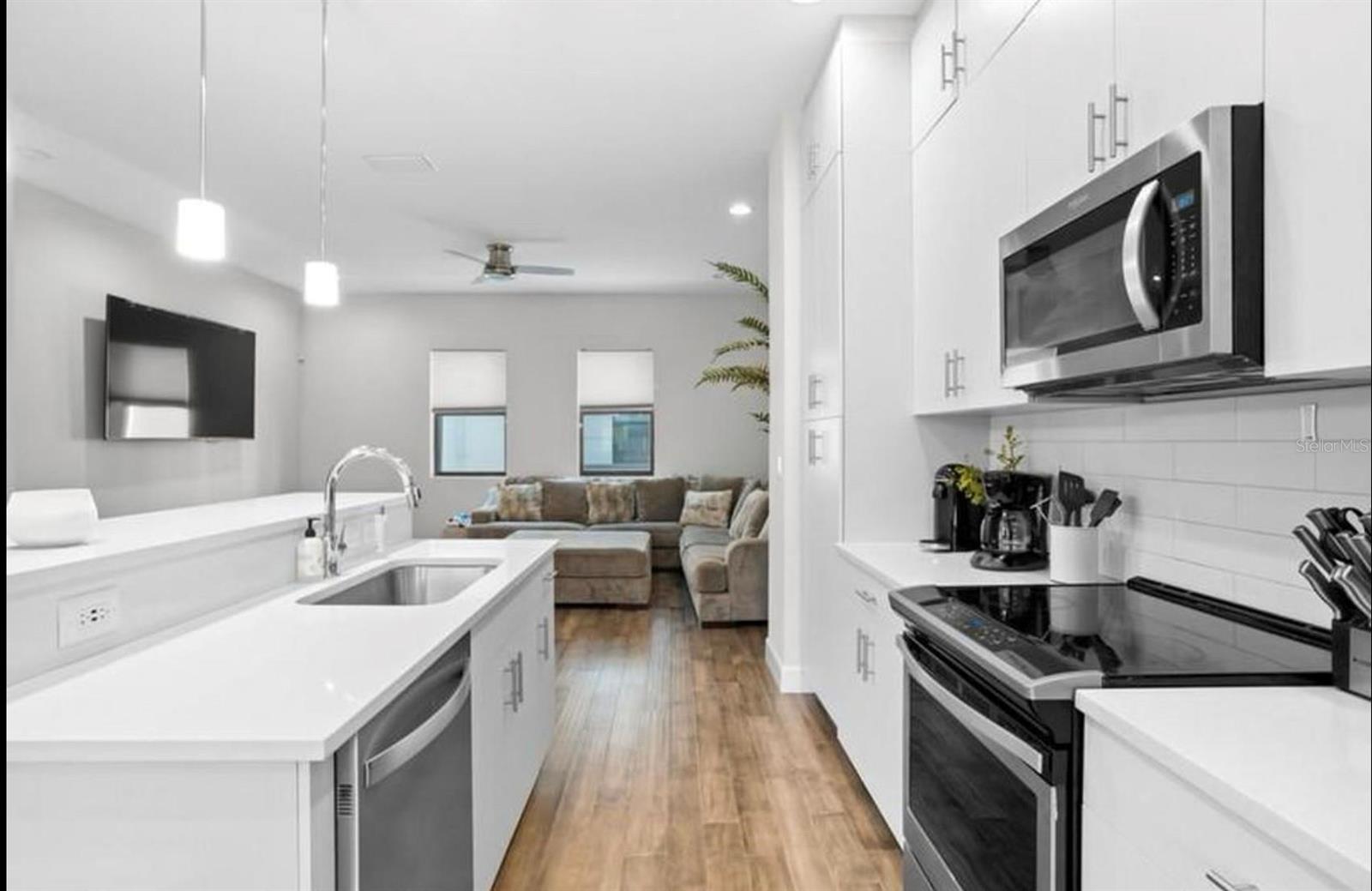 1330 W GRAY STREET 5