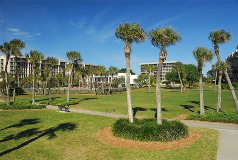 A home in LONGBOAT KEY