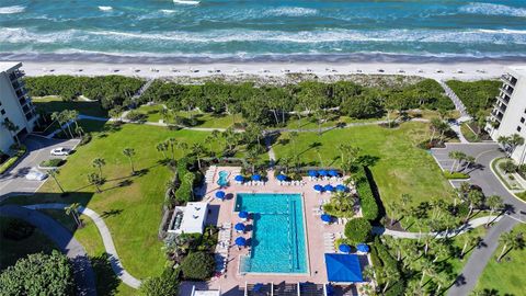 A home in LONGBOAT KEY