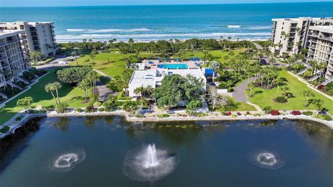 A home in LONGBOAT KEY