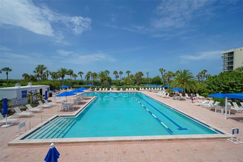 A home in LONGBOAT KEY