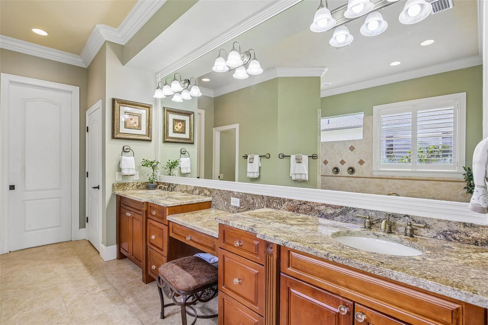 ASHTON OAKS - Residential