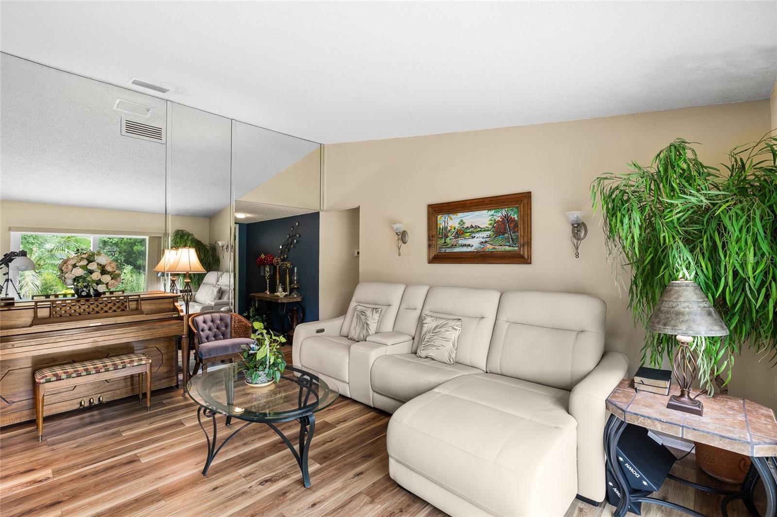 BONNIE GLYNN PH ONE-A - Residential