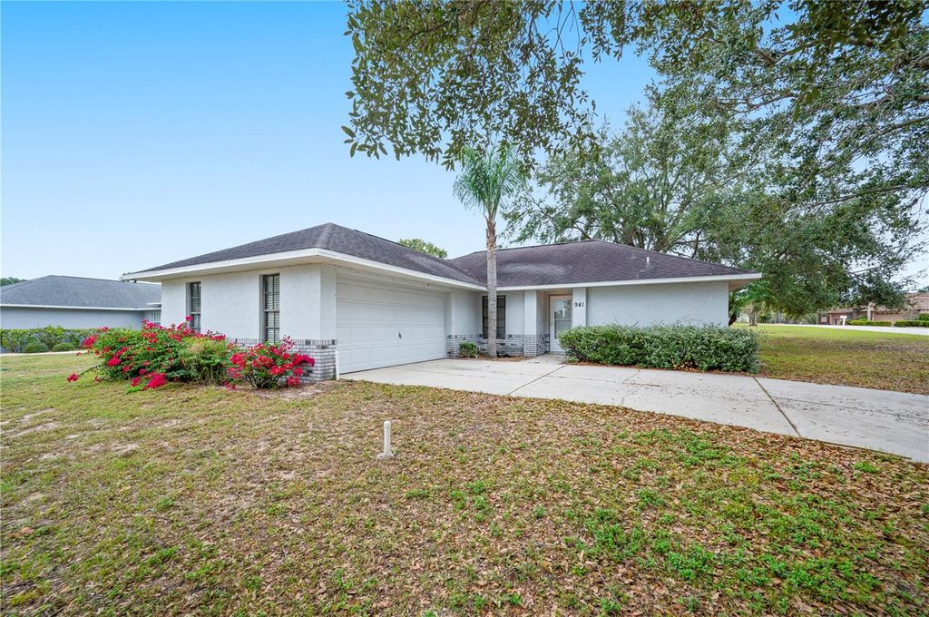Photo of 941 Devonshire Way, Lake Wales, FL 33853 (MLS # L4958008)