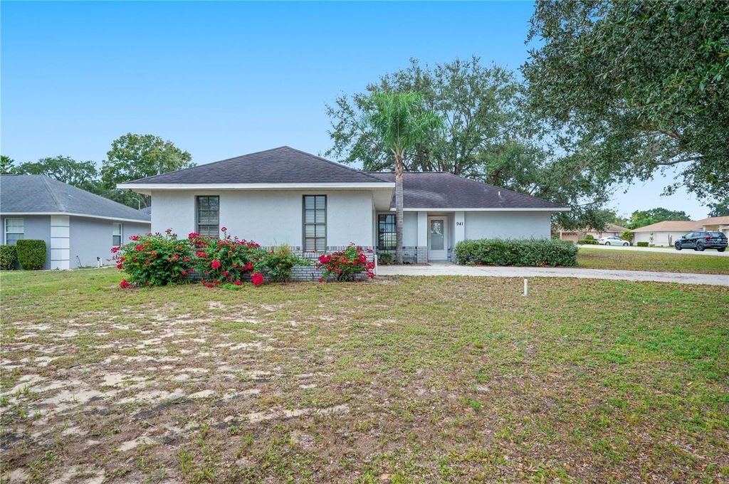 Photo of 941 Devonshire Way, Lake Wales, FL 33853 (MLS # L4958008)