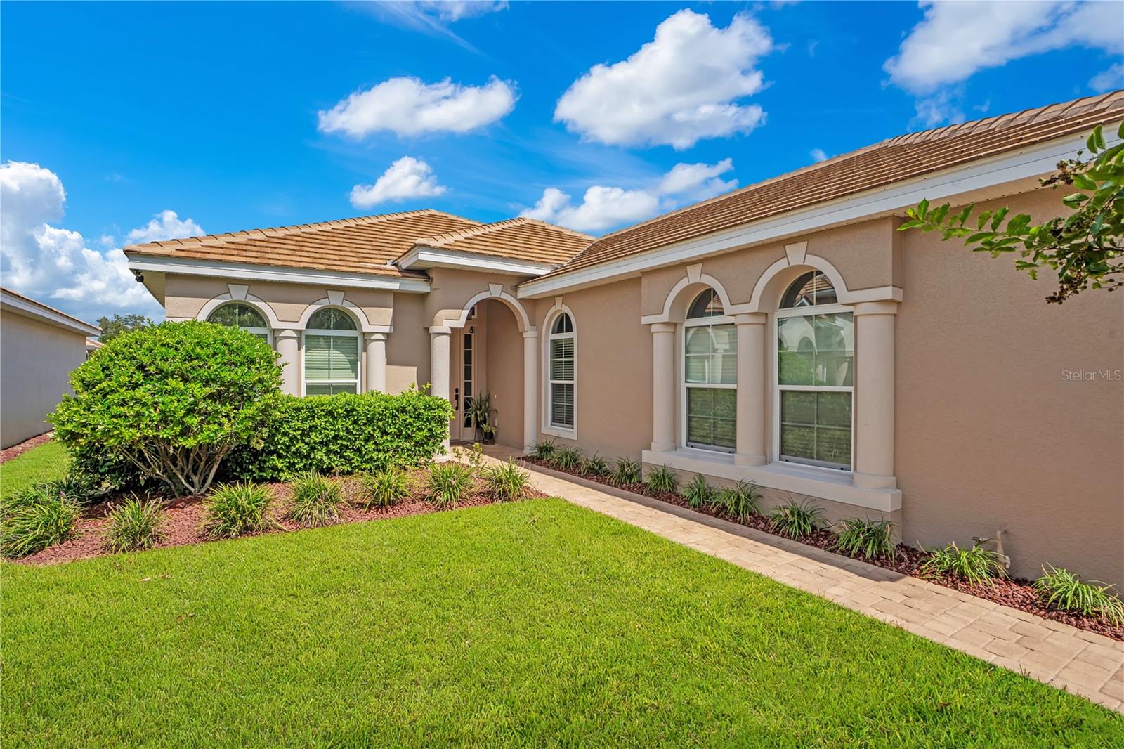 586 NEWHALL LANE
