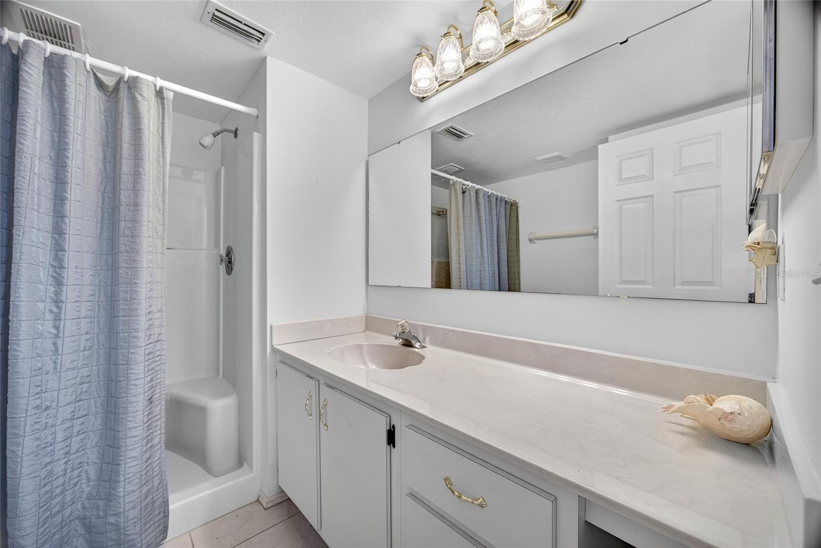 LAKES EDGE PH 05 - Residential