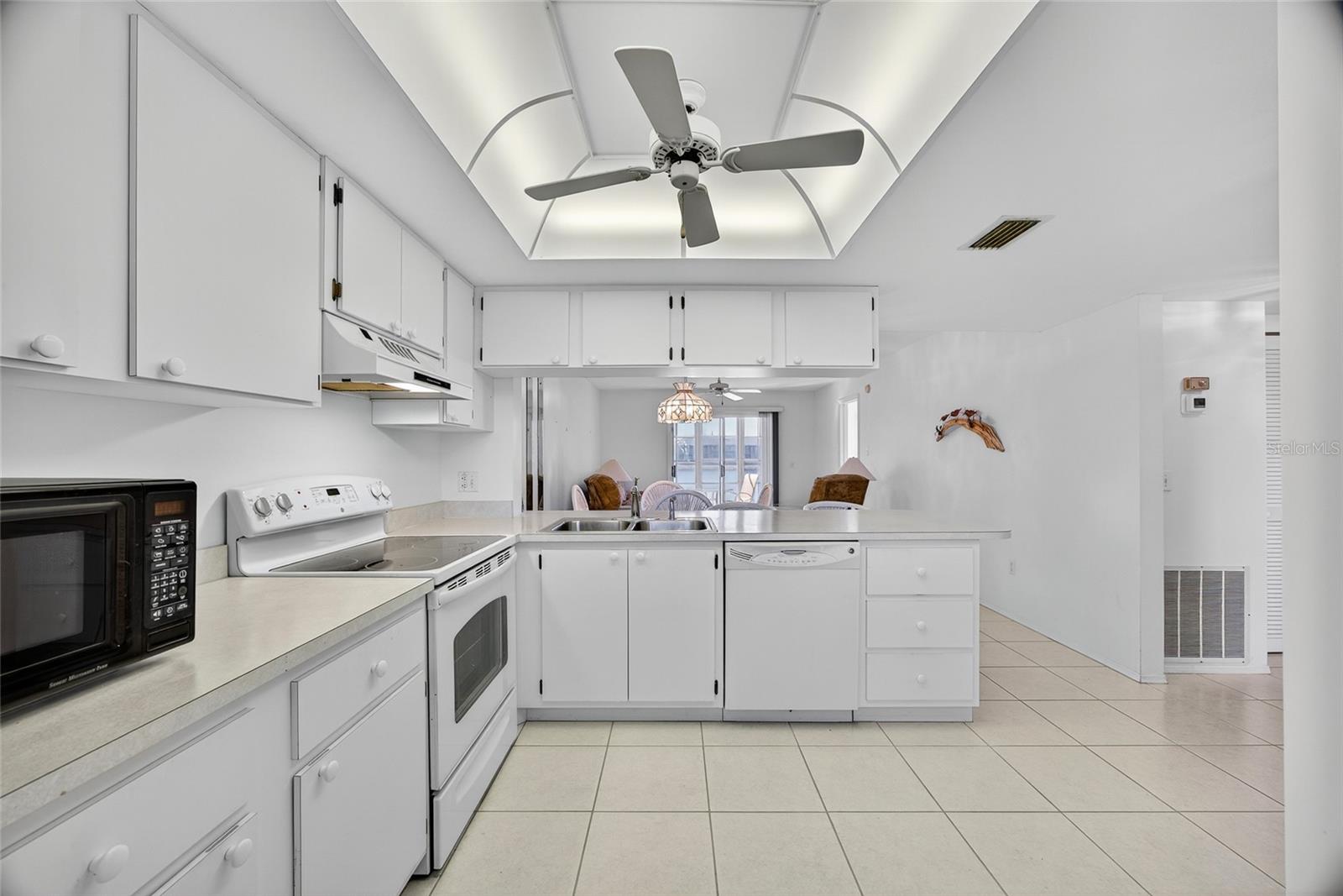 LAKES EDGE PH 05 - Residential