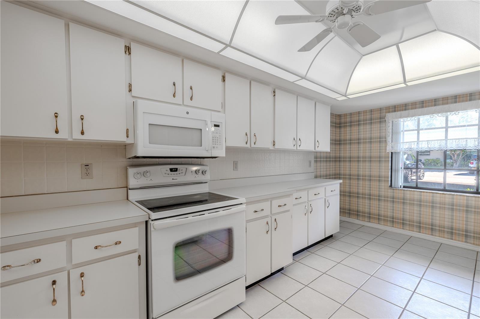 2040 LAKEVIEW DRIVE 101