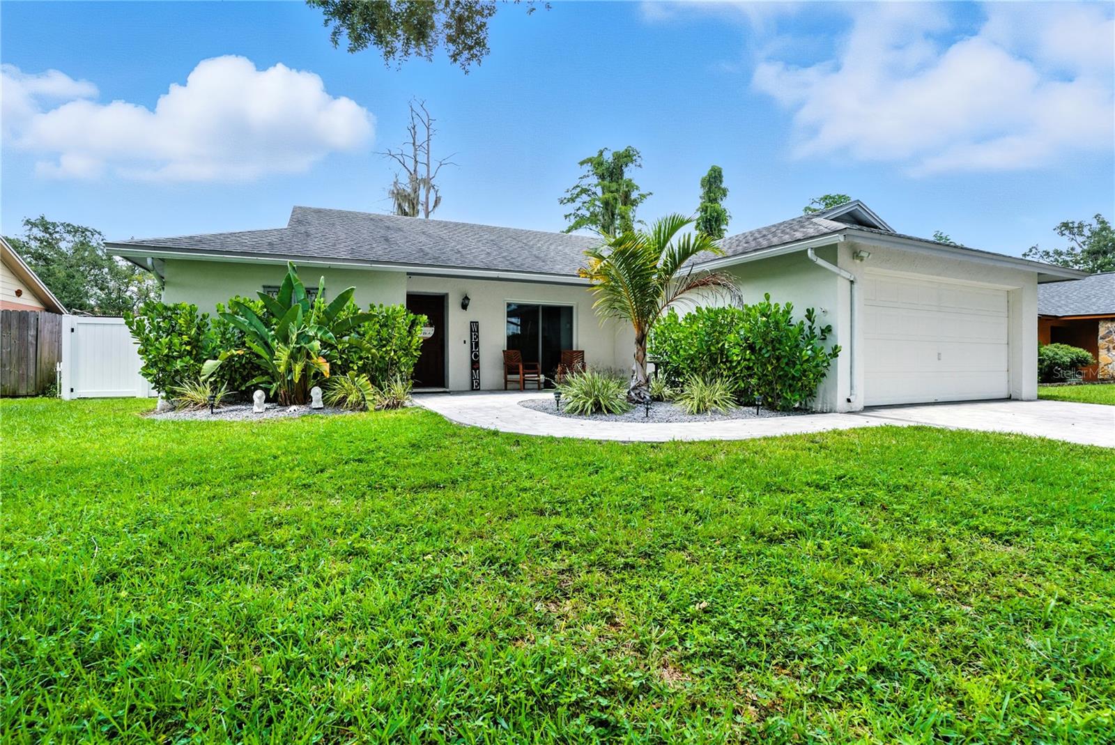 For Rent: Stunning 3 Bed / 2 Bath Home with Oasis Backyard!
Welcome to your new home! This beautifully updated 3-bedroom, 2-bath residence features a desirable split floor plan for added privacy and comfort.
Highlights include:
• Fully updated kitchen with modern appliances
• Brand new luxury vinyl plank (LVP) flooring throughout
• Spacious covered patio, perfect for entertaining
• Gorgeous oasis-style backyard with new turf & fresh landscaping that backs up to a preserve for added privacy
• 2-car garage with built-in workbench and second refrigerator – perfect for projects or extra storage
Nestled in a quiet neighborhood close to Gunn Highway and Veterans Expressway, this home offers both privacy and convenience.
Location: Logan’s Gate neighborhood near Citrus Park Mall
Rent: $2600/mo
Available: Immediately
Don’t wait—use ShowingTime to schedule your private showing today!