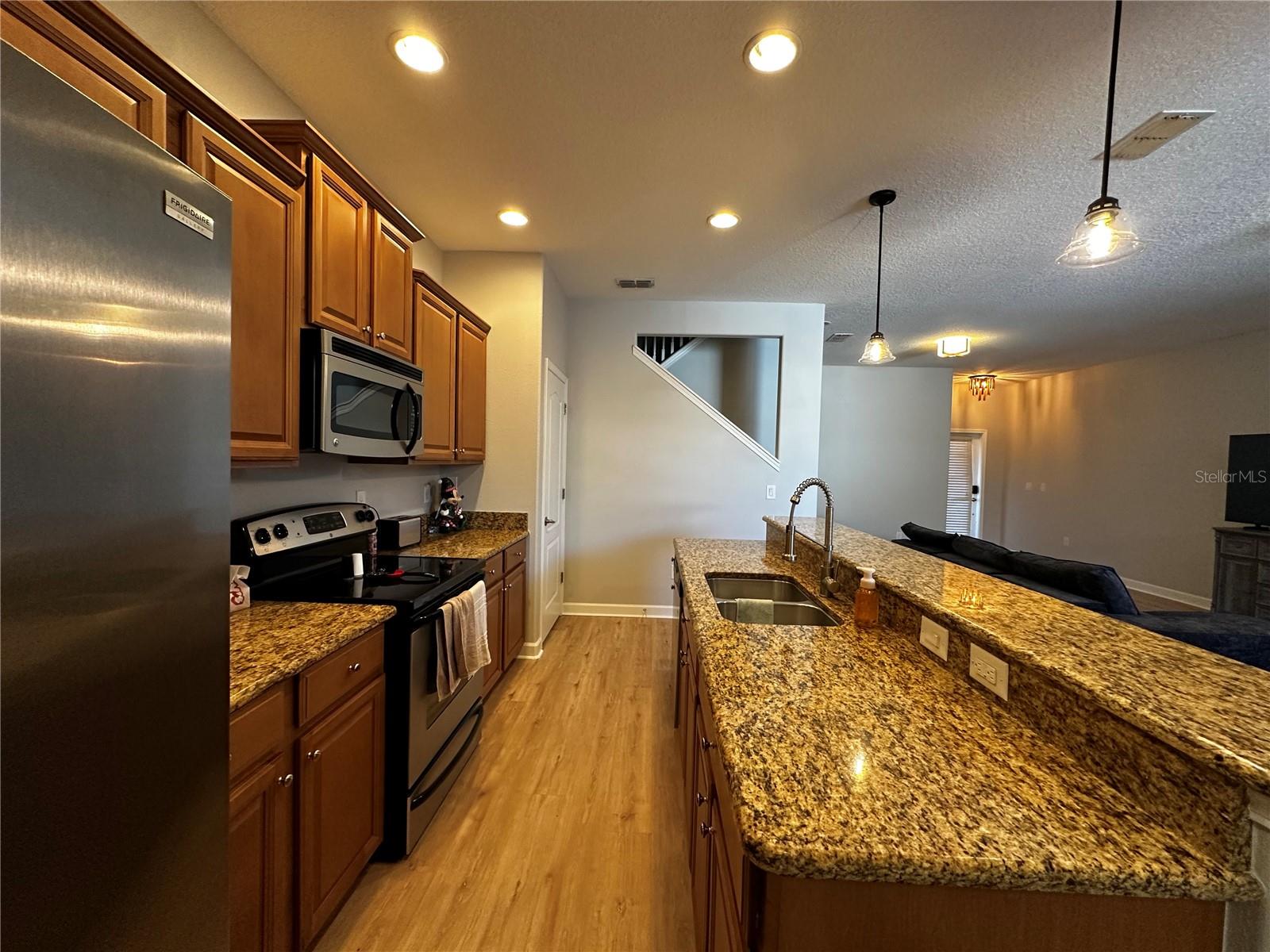 SIGNATURE LAKES PH 02 A B H I J - Residential Lease