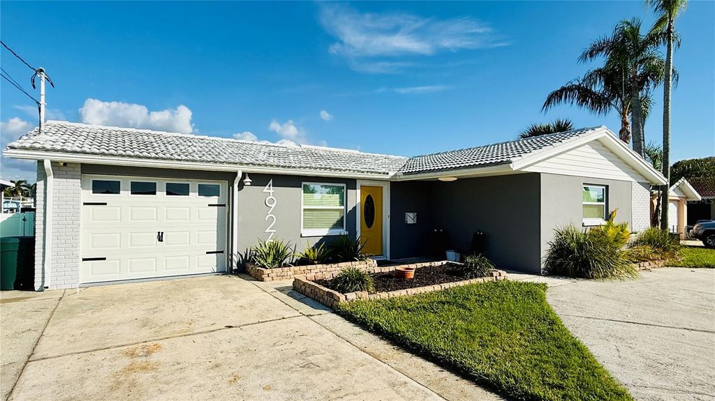 Photo of 4926 Blue Heron Drive, New Port Richey, FL 34652 (MLS # TB8446317)