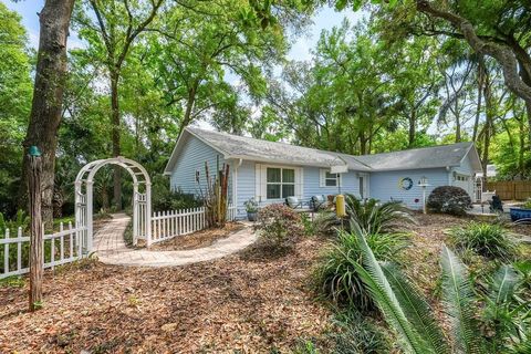Tiny photo for 658 Clark Court, Mount Dora, FL 32757 (MLS # G5110094)