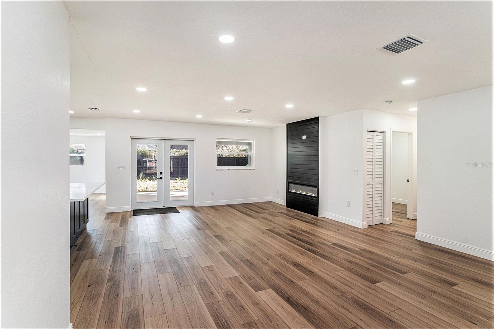 CYPRESS LAKE ESTATES - Residential