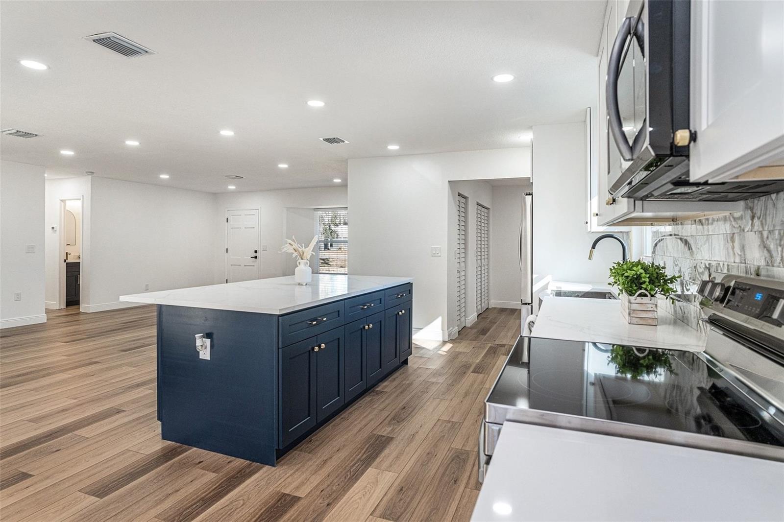 CYPRESS LAKE ESTATES - Residential