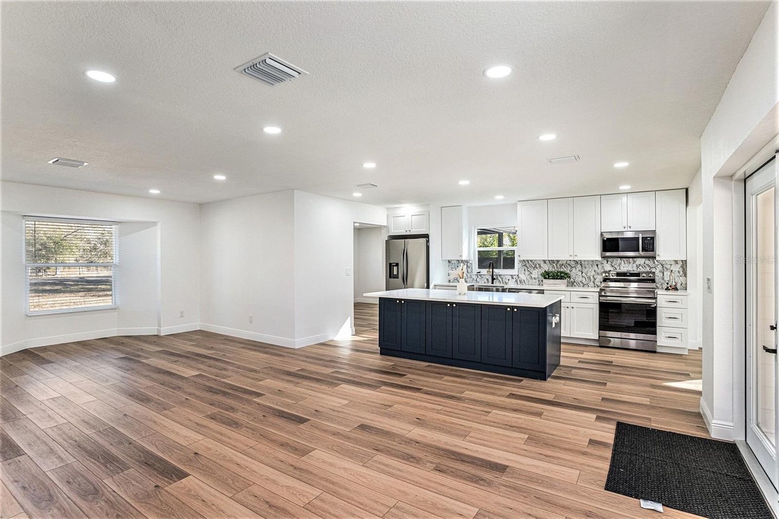 CYPRESS LAKE ESTATES - Residential