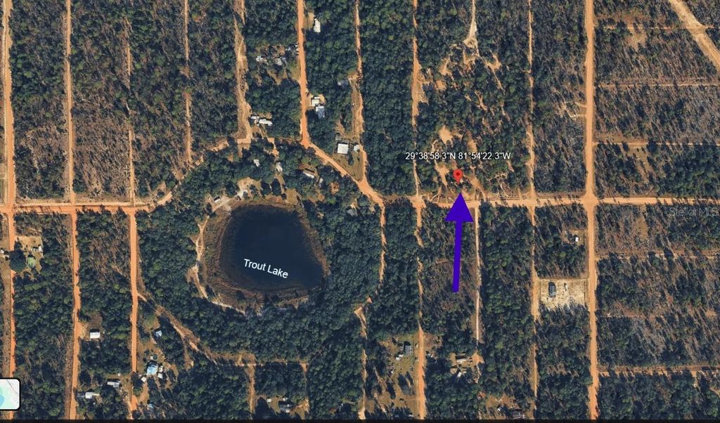 Photo of 1402 Twin Lakes Blvd, Interlachen, FL 32148 (MLS # S5144784)