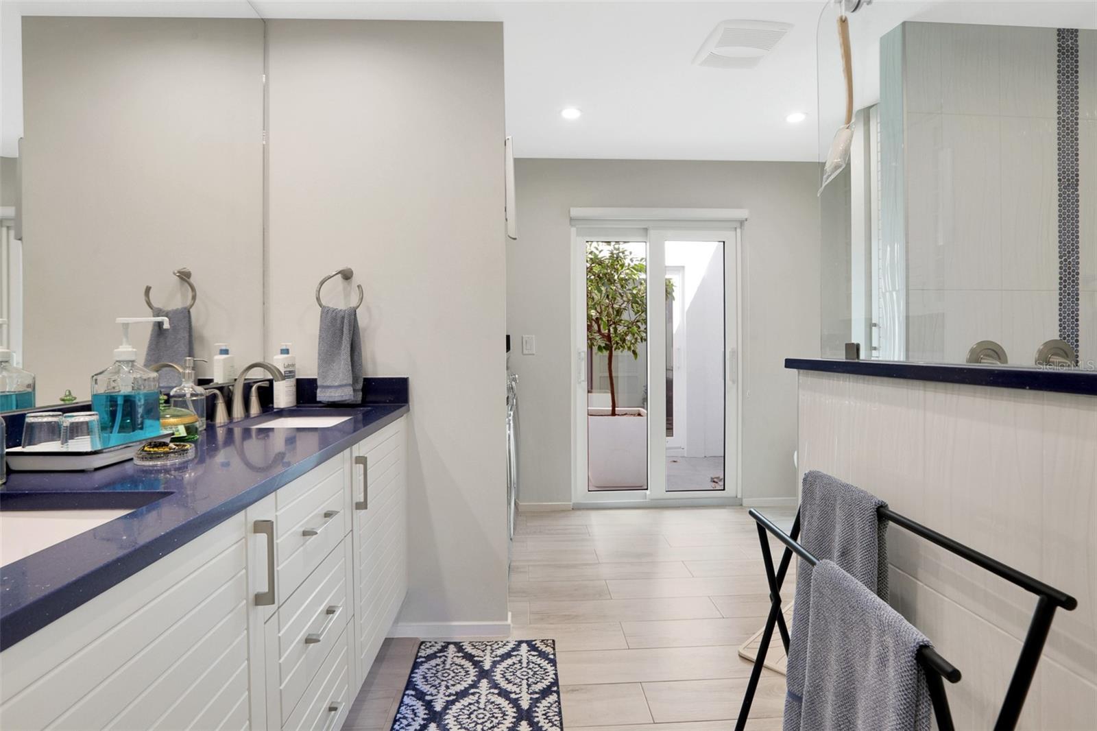 GLEN OAKS MANOR HOMES PH 2 - Residential Lease