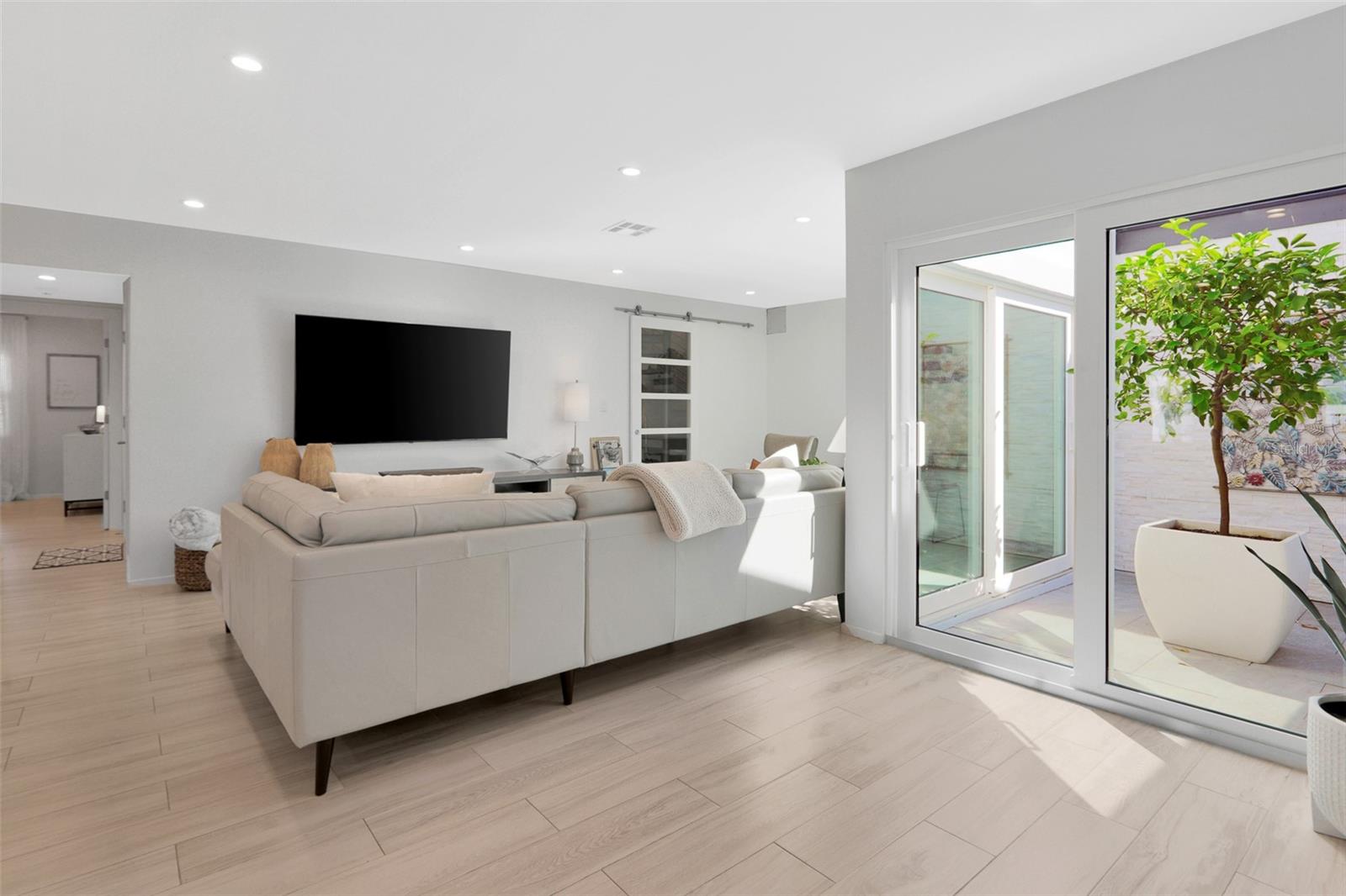 GLEN OAKS MANOR HOMES PH 2 - Residential Lease