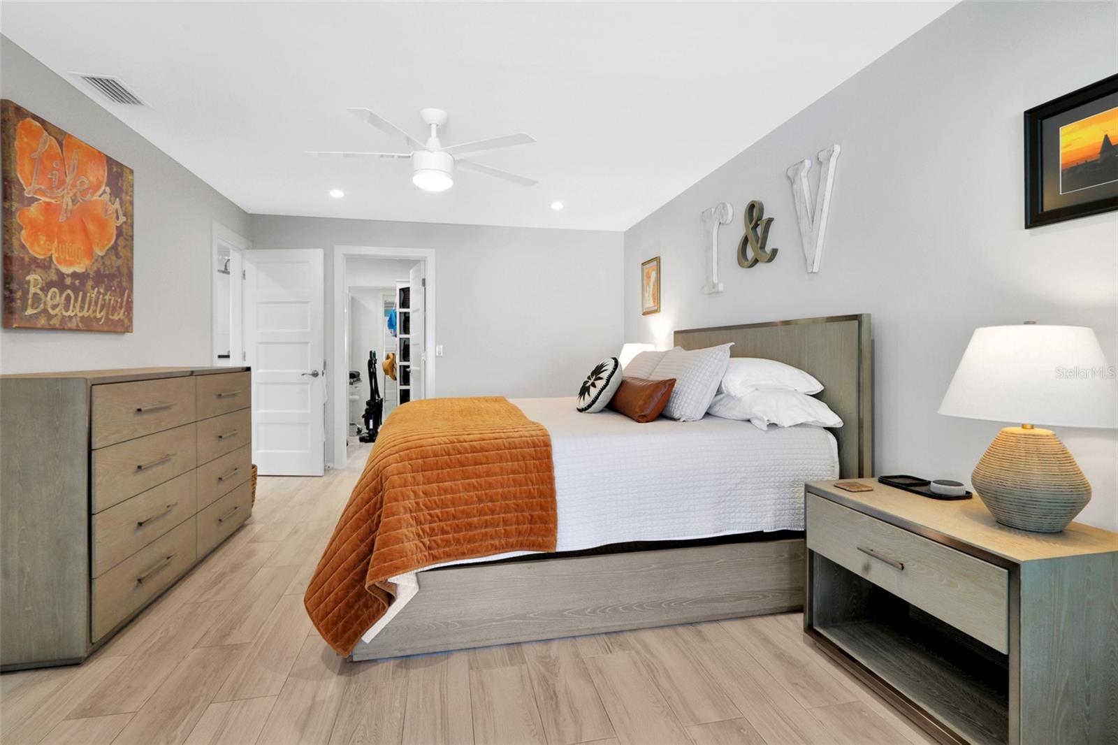 GLEN OAKS MANOR HOMES PH 2 - Residential Lease
