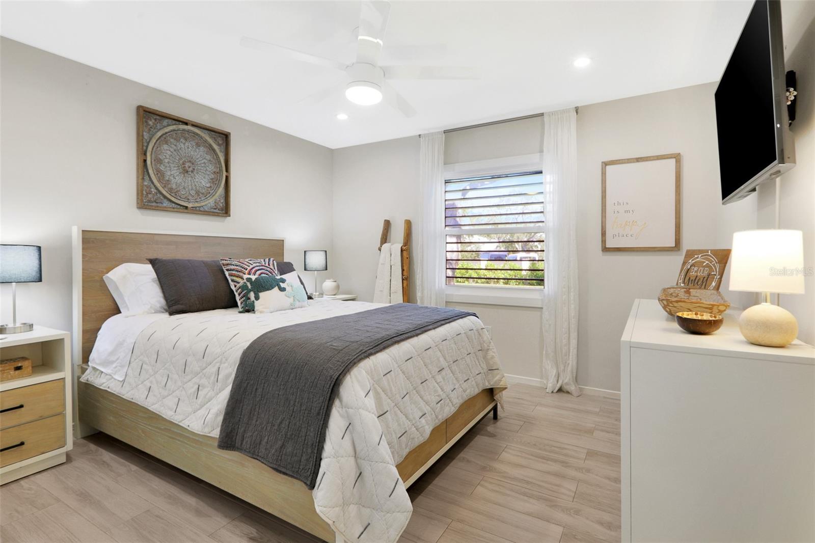 GLEN OAKS MANOR HOMES PH 2 - Residential Lease