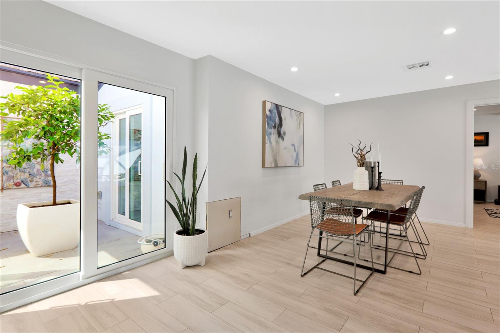 GLEN OAKS MANOR HOMES PH 2 - Residential Lease