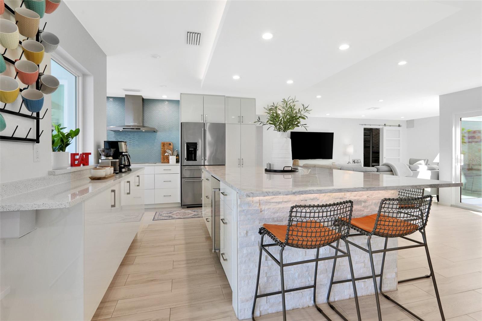 GLEN OAKS MANOR HOMES PH 2 - Residential Lease