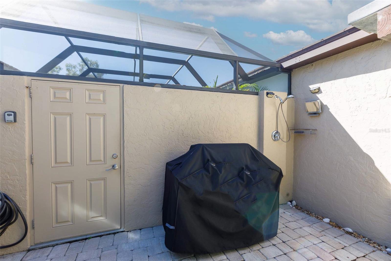GLEN OAKS MANOR HOMES PH 2 - Residential Lease