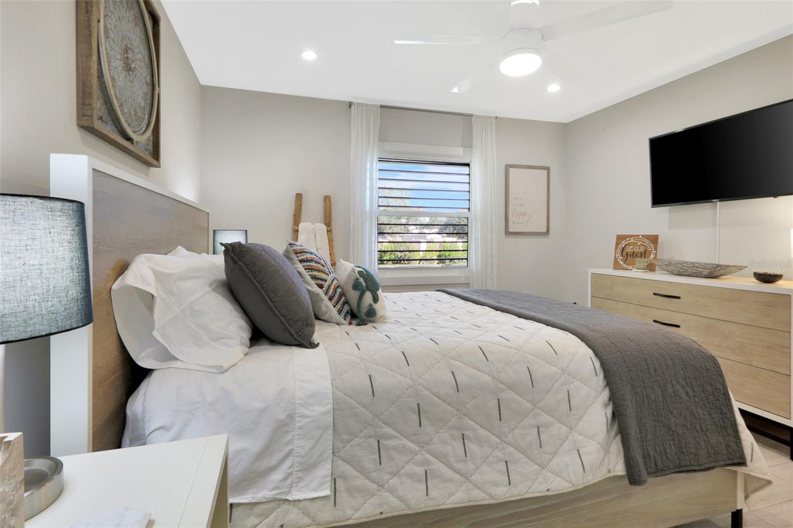 GLEN OAKS MANOR HOMES PH 2 - Residential Lease