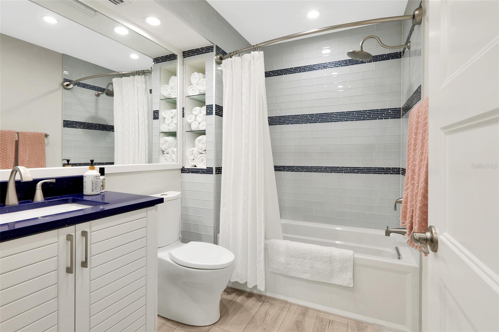 GLEN OAKS MANOR HOMES PH 2 - Residential Lease