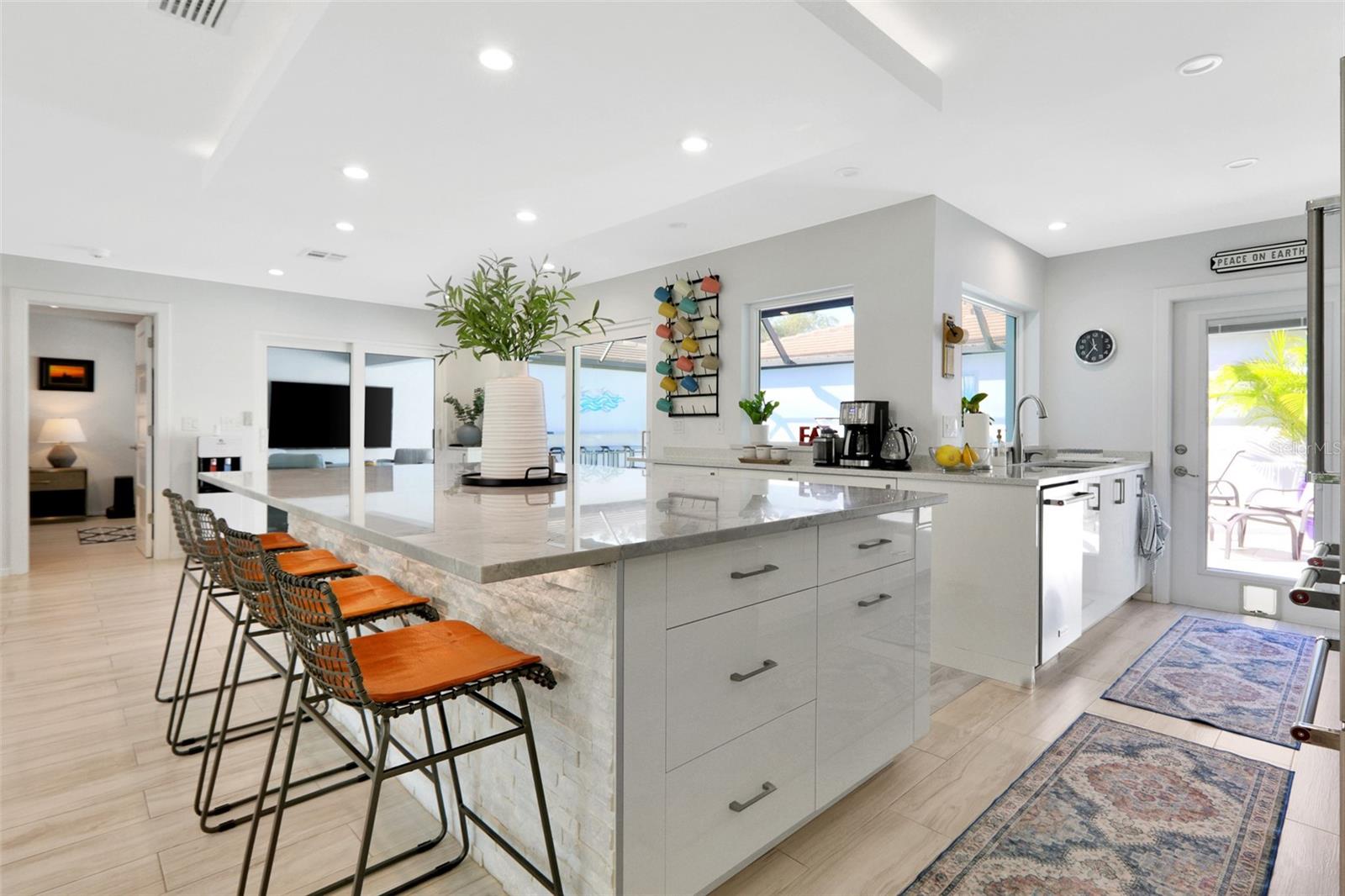 GLEN OAKS MANOR HOMES PH 2 - Residential Lease