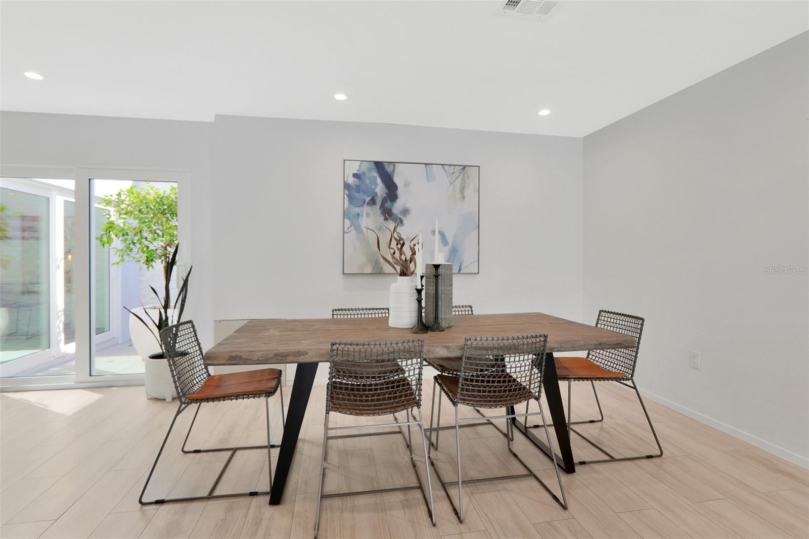 GLEN OAKS MANOR HOMES PH 2 - Residential Lease