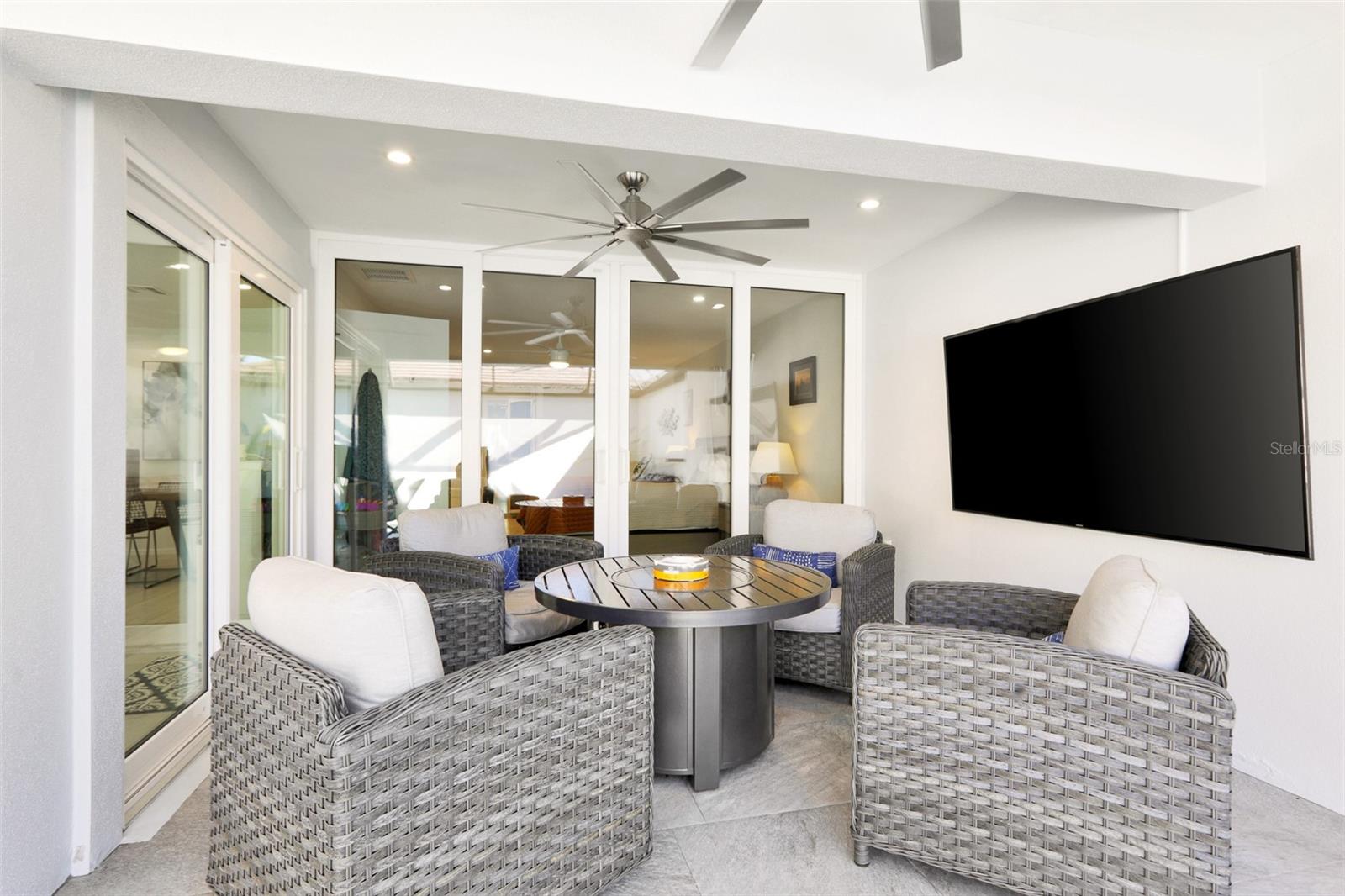 GLEN OAKS MANOR HOMES PH 2 - Residential Lease