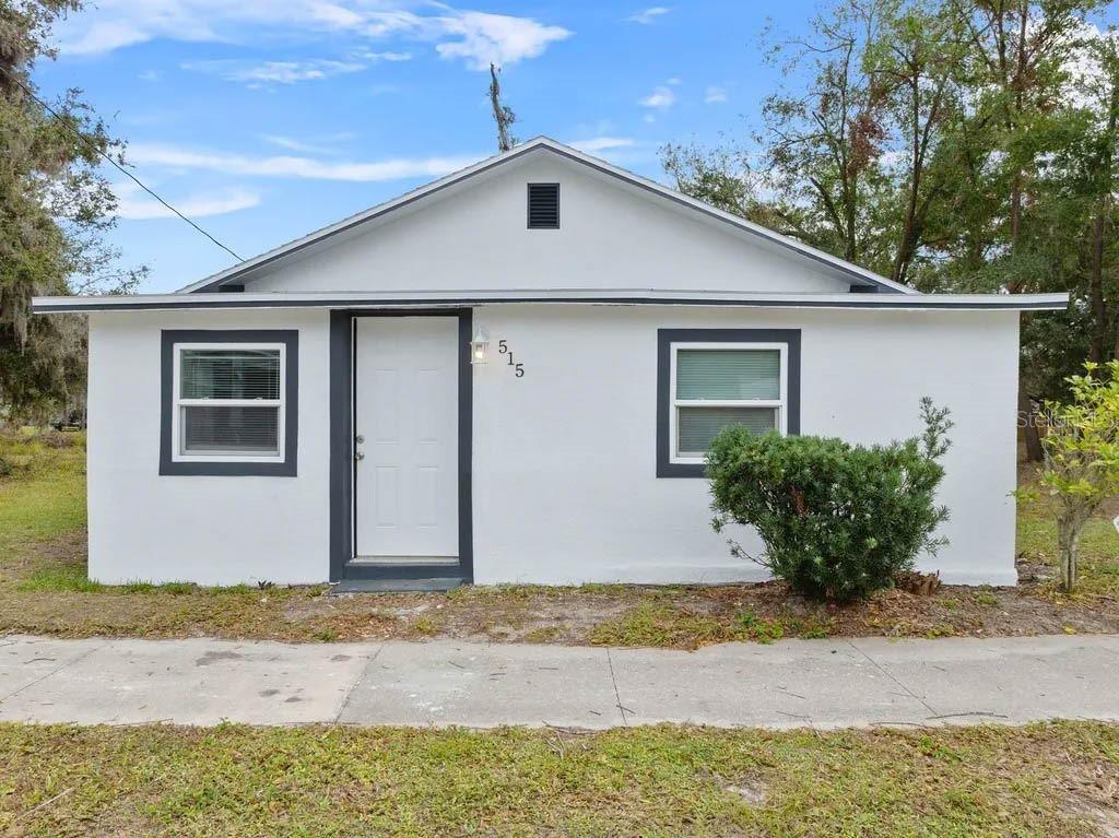 Photo of 515 S Charleston Avenue, Fort Meade, FL 33841 (MLS # L4964778)