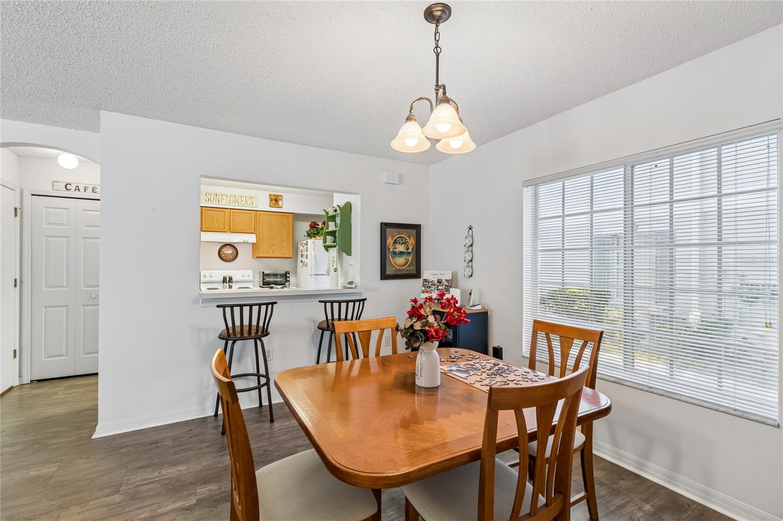 4009 DOLPHIN DRIVE