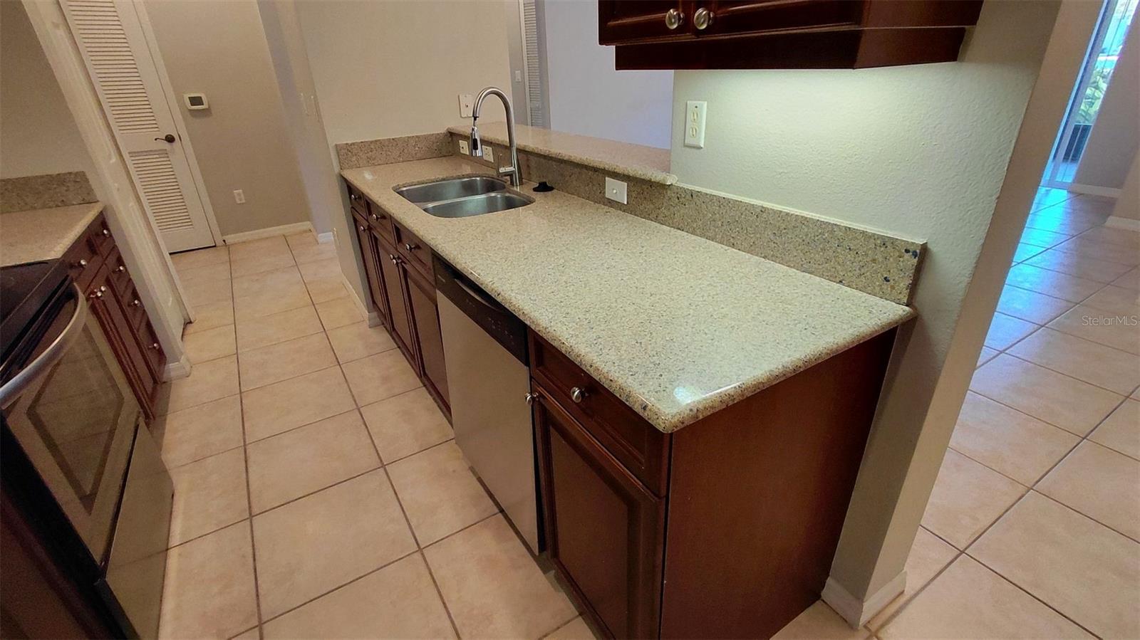 LAKESIDE/LKS/WINDERMERE A CONDO - Residential Lease