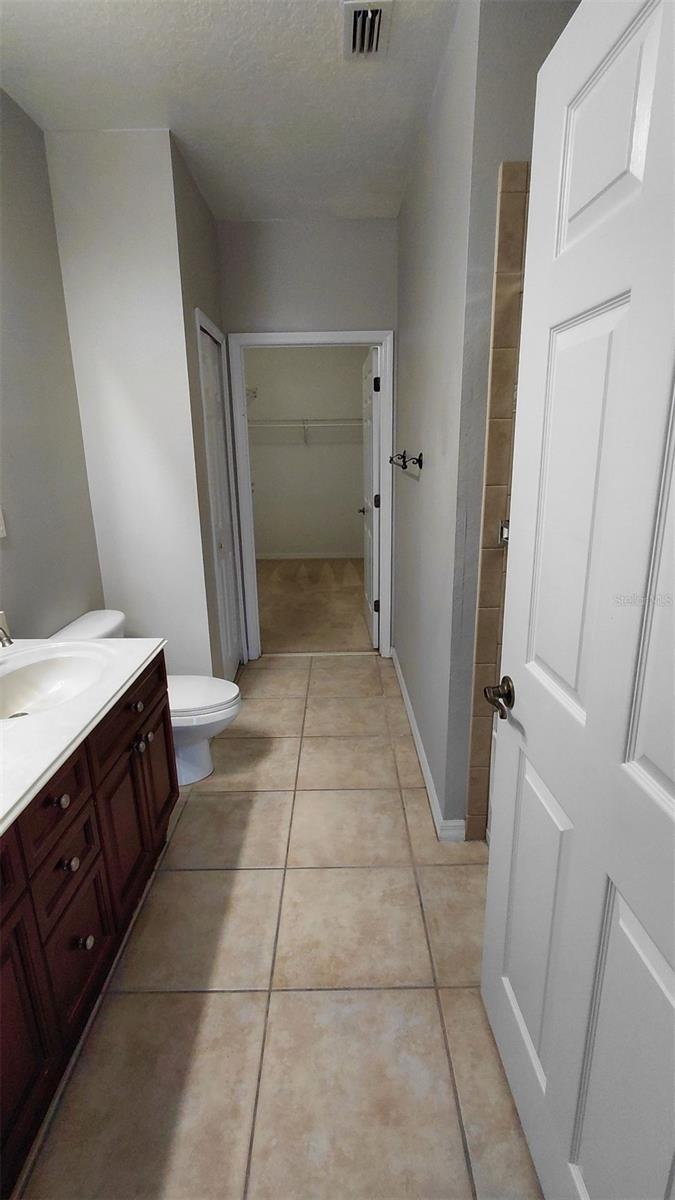 LAKESIDE/LKS/WINDERMERE A CONDO - Residential Lease