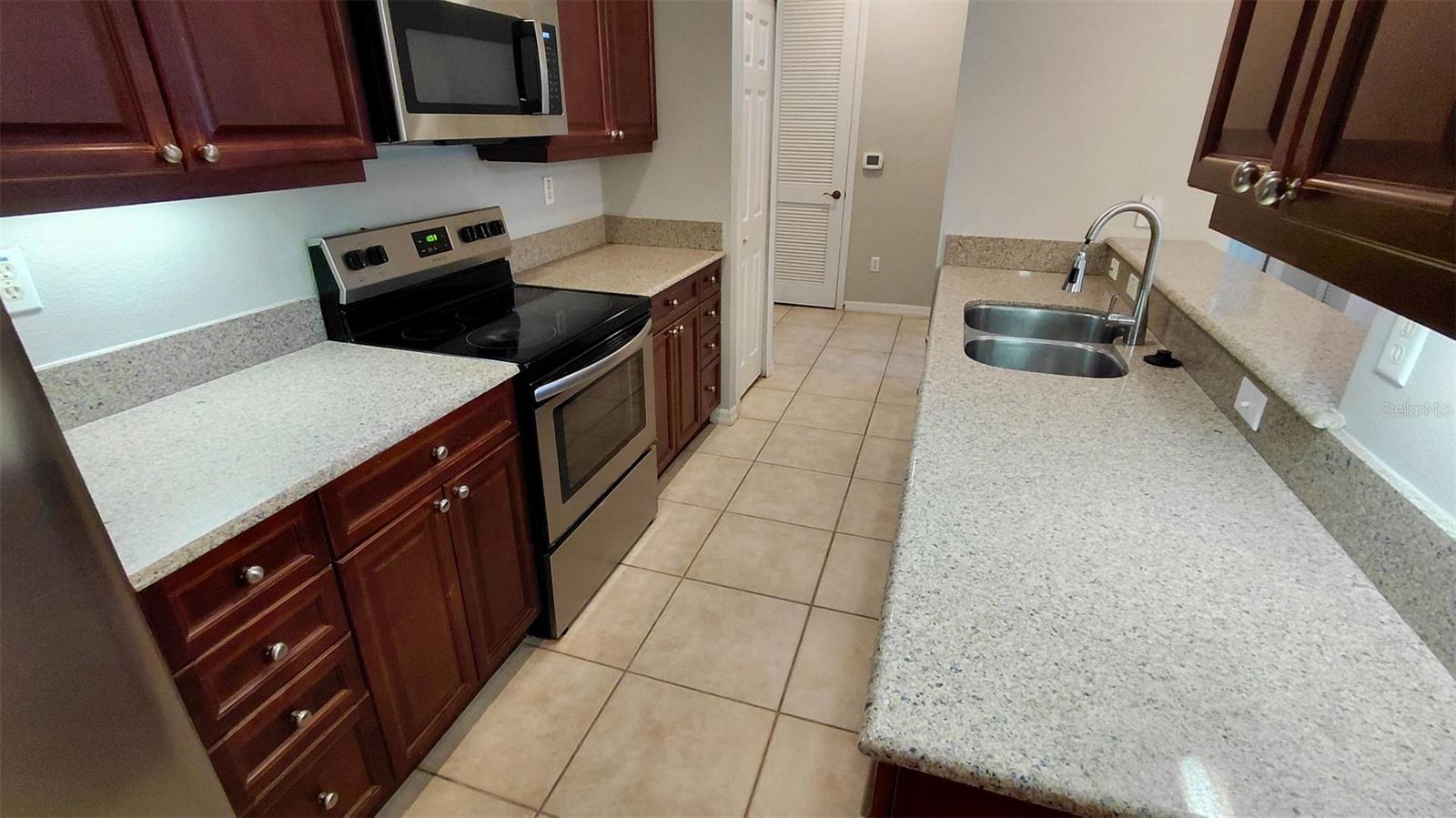 LAKESIDE/LKS/WINDERMERE A CONDO - Residential Lease