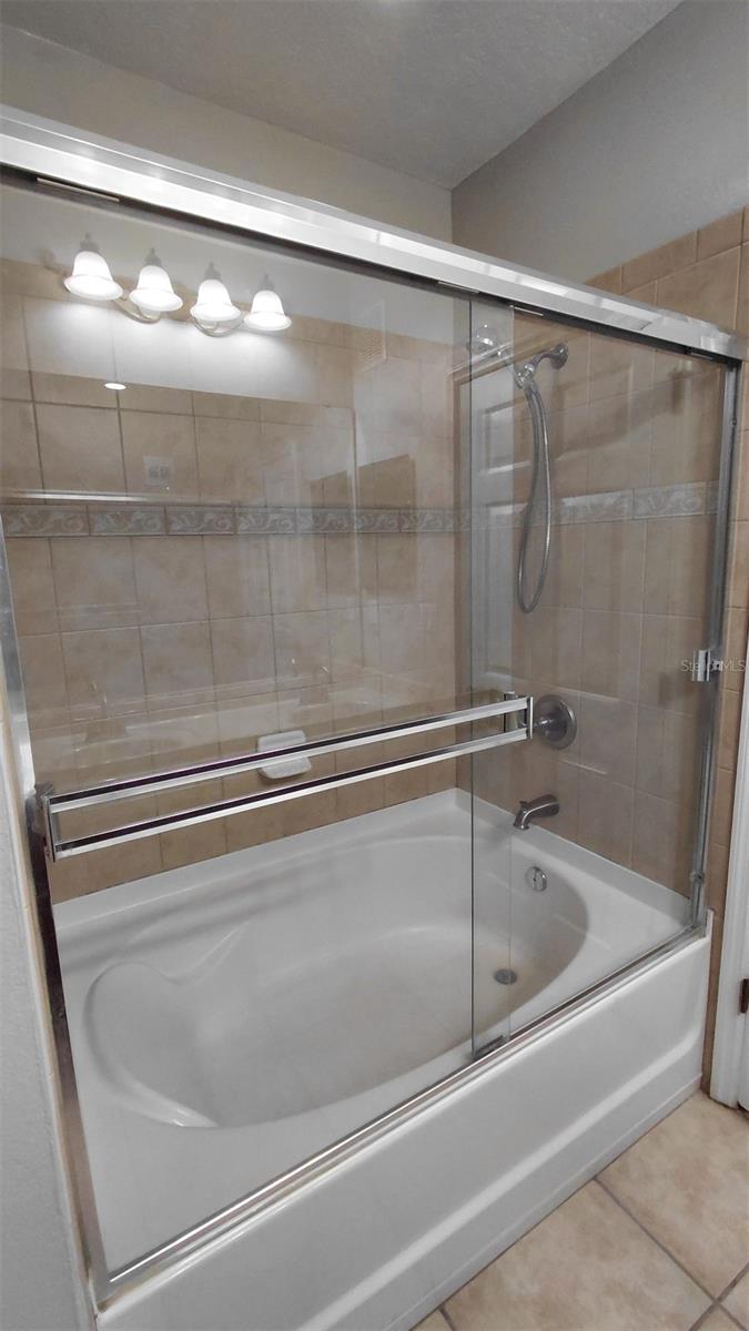 LAKESIDE/LKS/WINDERMERE A CONDO - Residential Lease