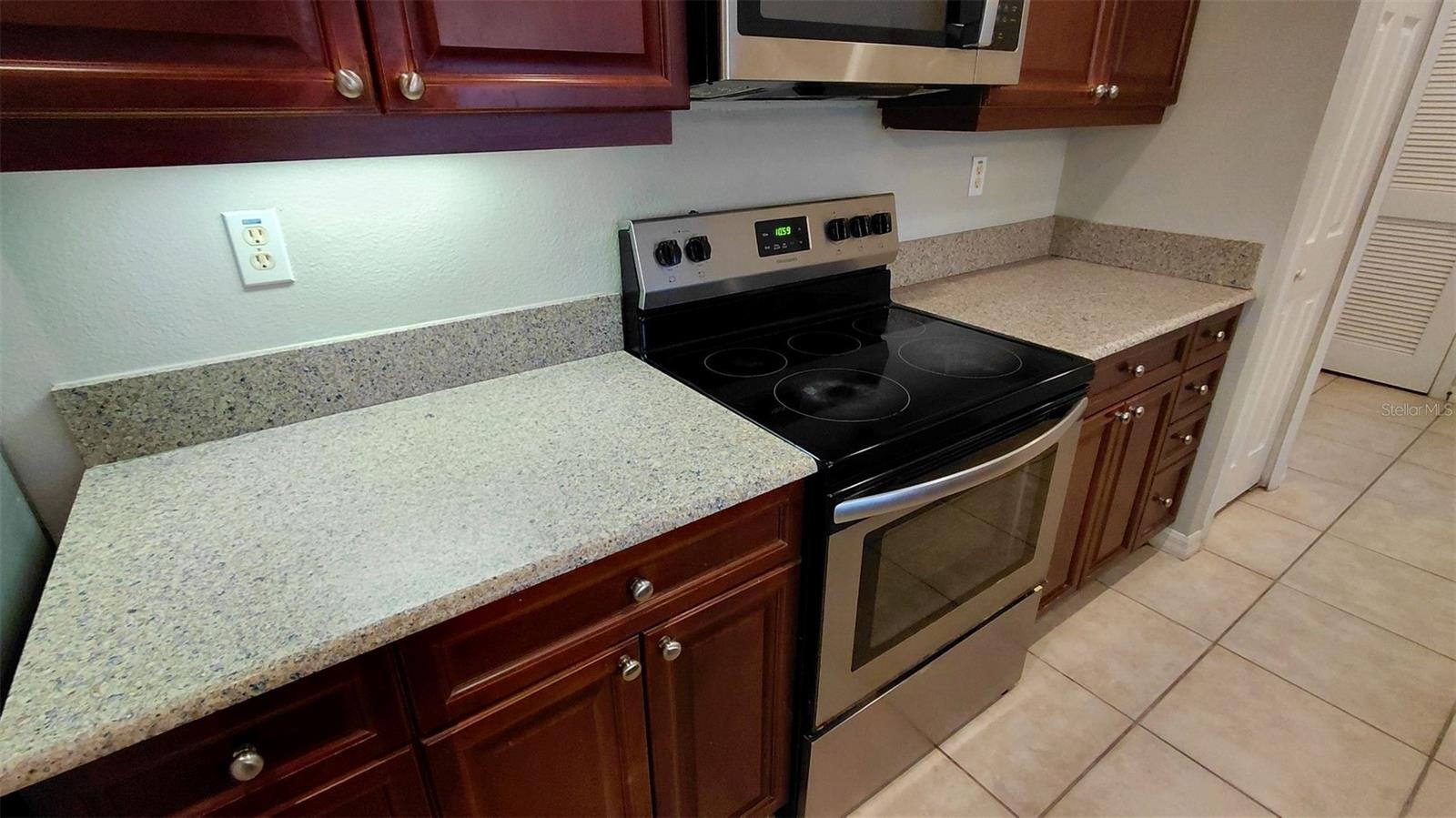 LAKESIDE/LKS/WINDERMERE A CONDO - Residential Lease