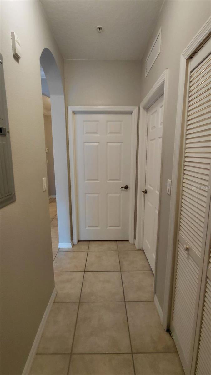 LAKESIDE/LKS/WINDERMERE A CONDO - Residential Lease