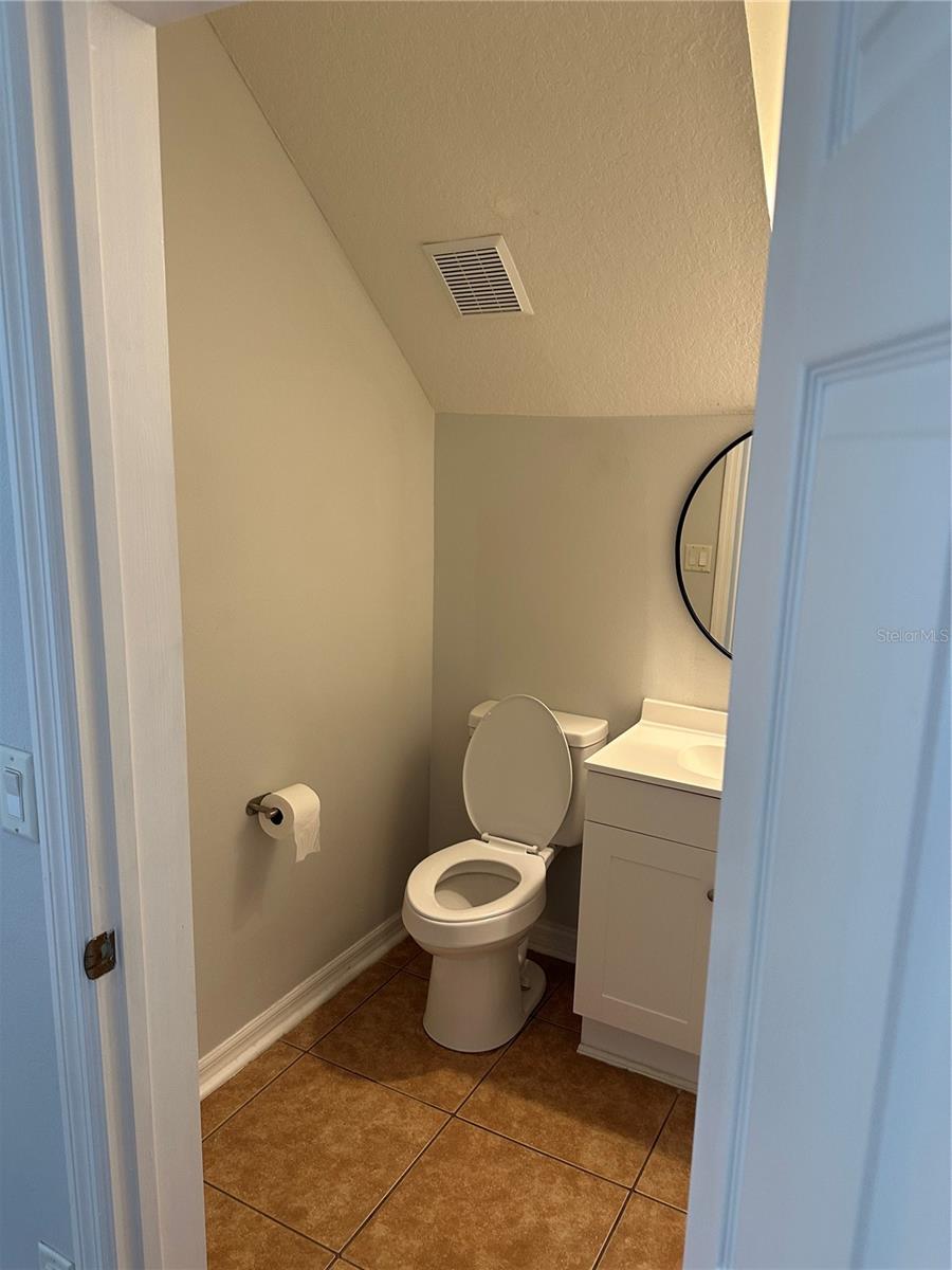 RESERVE/LAKEVIEW CONDO - Residential Lease