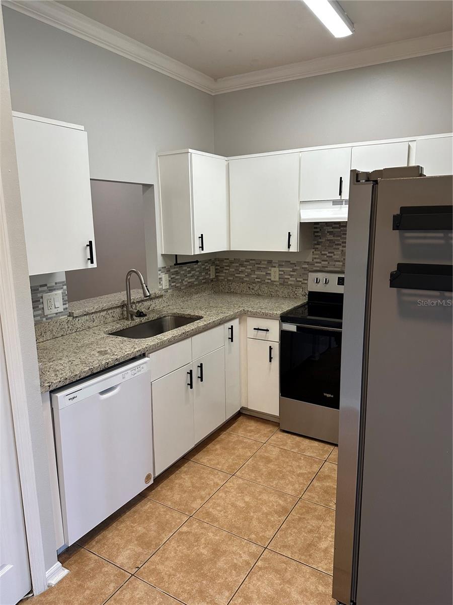 RESERVE/LAKEVIEW CONDO - Residential Lease