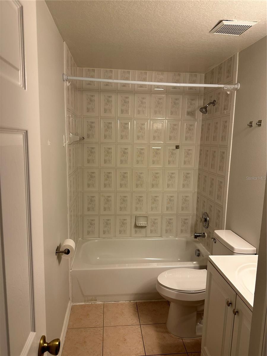 RESERVE/LAKEVIEW CONDO - Residential Lease