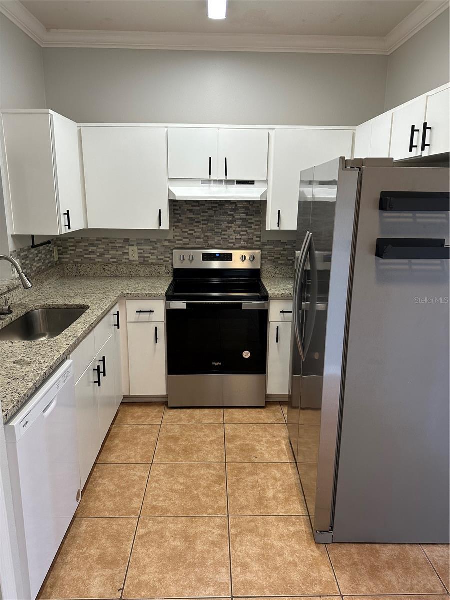RESERVE/LAKEVIEW CONDO - Residential Lease