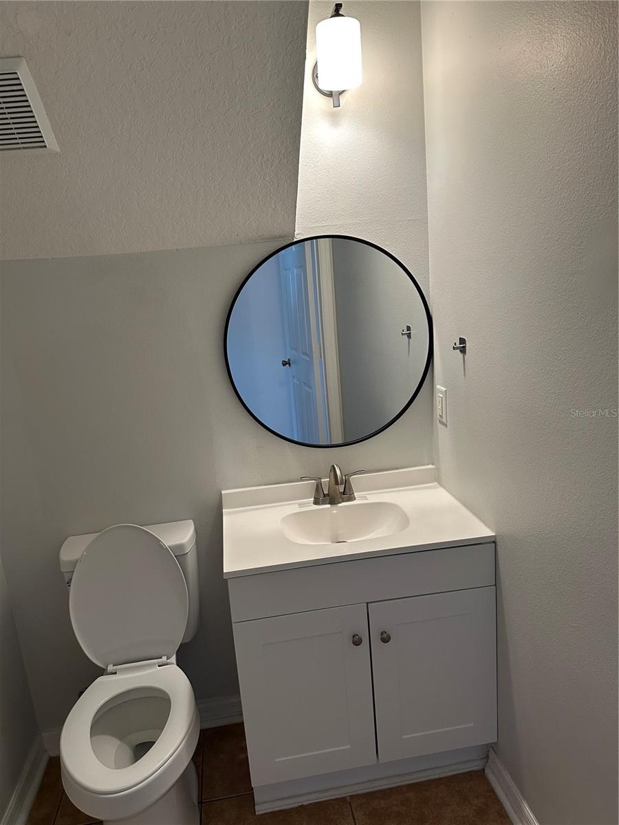 RESERVE/LAKEVIEW CONDO - Residential Lease